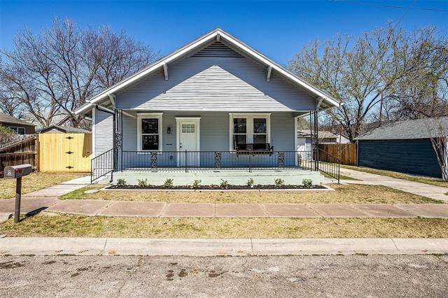 302 W Dabney Street, Cleburne, TX 76033