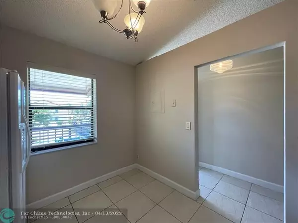 Boca Raton, FL 33433,22136 Palms Way  #201