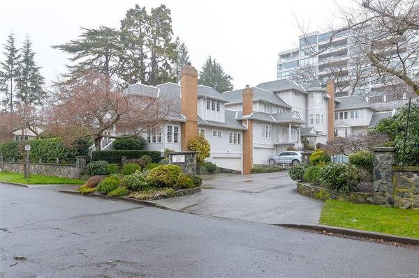 Victoria, BC V8S 3T4,1027 Belmont Ave #6