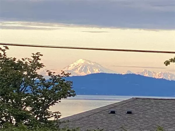 Saanich, BC V8Y 1Z4,5038 Wesley Rd