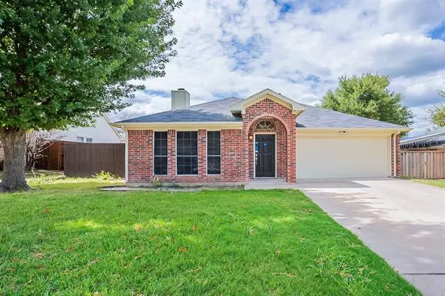 812 Voltamp Drive, Fort Worth, TX 76108