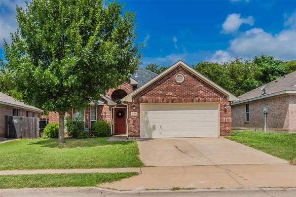 2720 Wakecrest Drive, Fort Worth, TX 76108