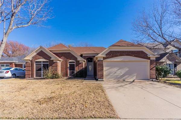 6928 Wooddale Drive, Watauga, TX 76148