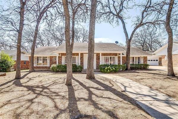 813 W Cheryl Avenue, Hurst, TX 76053