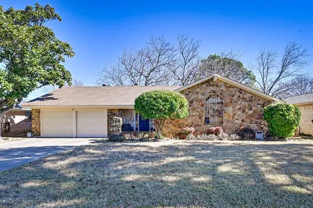 2603 Monterrey Street, Arlington, TX 76015