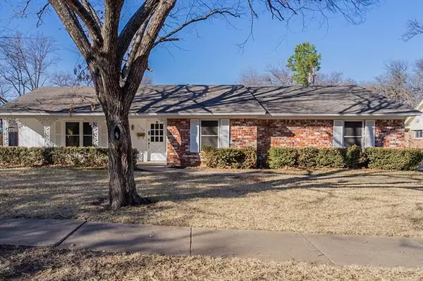 2709 Yorkshire Street,  Irving,  TX 75061