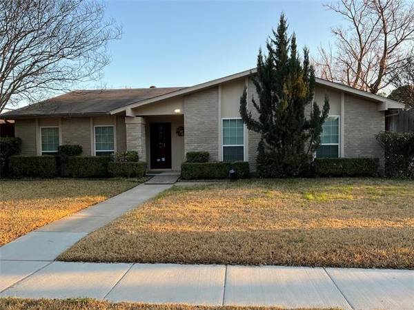 809 Timberdale Street, Grand Prairie, TX 75052