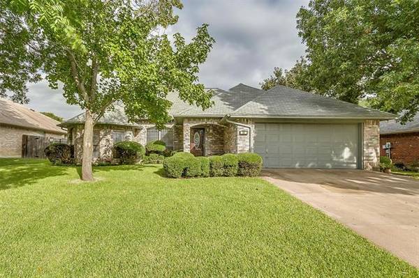 137 Sandlewood Lane, Burleson, TX 76028