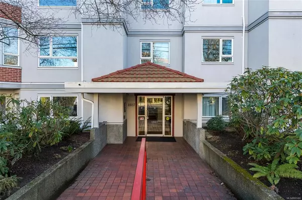 Victoria, BC V8R 1C1,1807 Oak Bay Ave #101