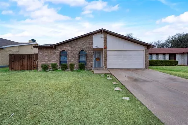 7528 Woodfield Road, Fort Worth, TX 76112