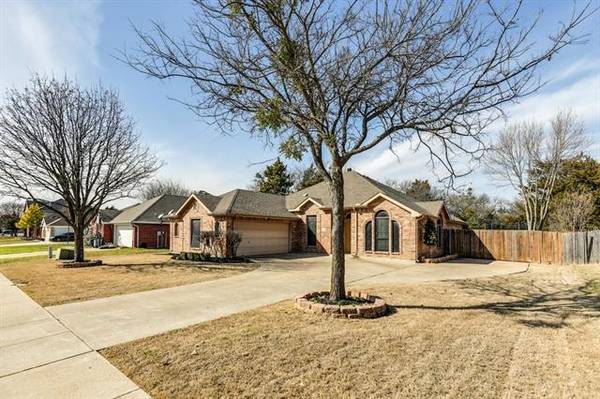 6013 Cynthia Drive, Midlothian, TX 76065