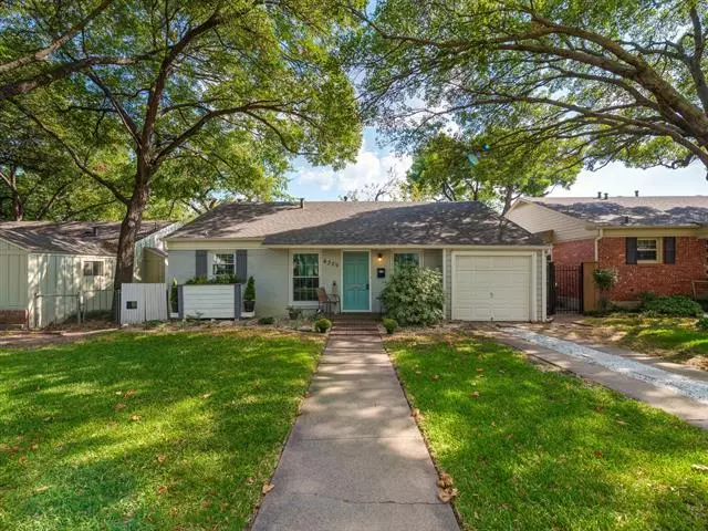 4329 Curzon Avenue, Fort Worth, TX 76107