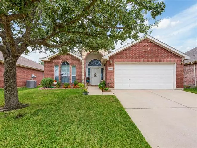 9105 River Falls Drive, Fort Worth, TX 76118