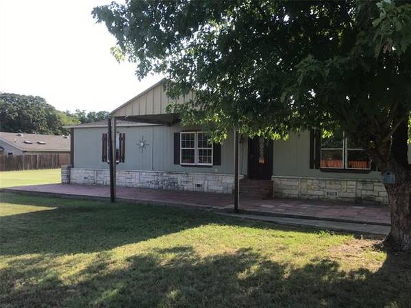 608 Newsom Road, Reno, TX 76020