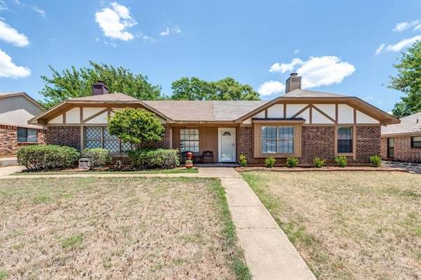 2908 Hilltop Drive, Euless, TX 76039