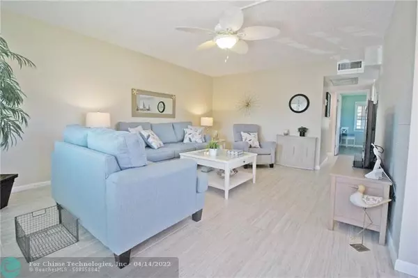 Deerfield Beach, FL 33442,325 Oakridge S  #325