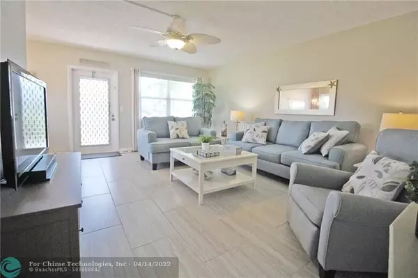 Deerfield Beach, FL 33442,325 Oakridge S  #325