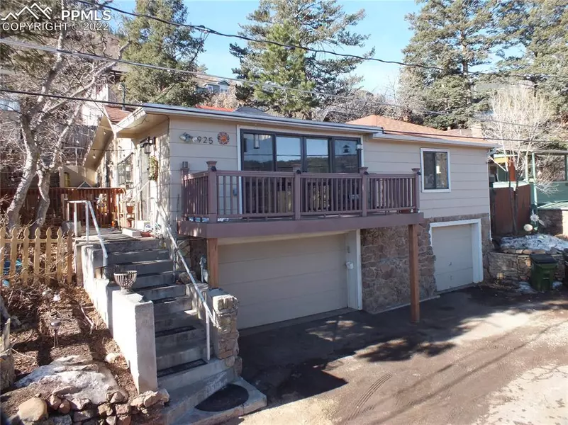 925 High RD, Manitou Springs, CO 80829