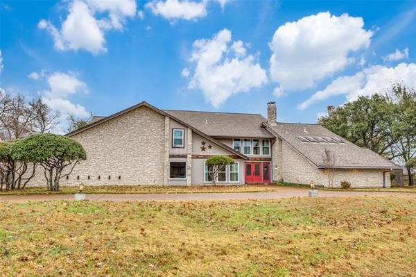 2018 S Village Drive, Bonham, TX 75418