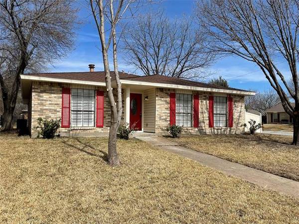 702 W Crossland Boulevard, Grand Prairie, TX 75052