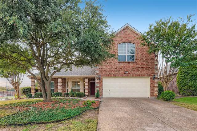 8401 Estandarte Court, Benbrook, TX 76126