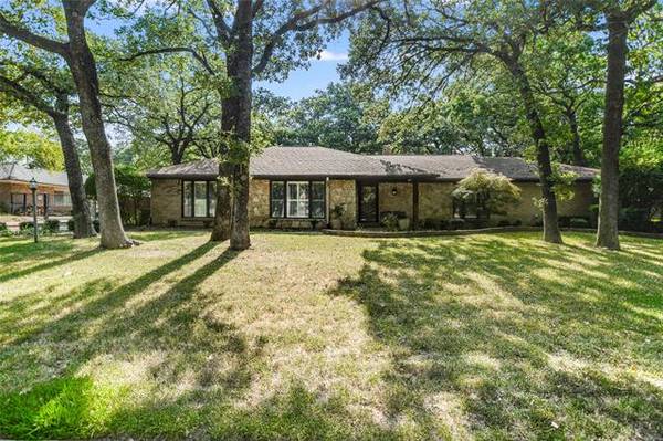 1012 Overhill Drive, Bedford, TX 76022