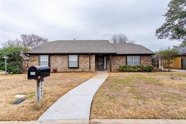 4404 Three Oaks Drive, Arlington, TX 76016