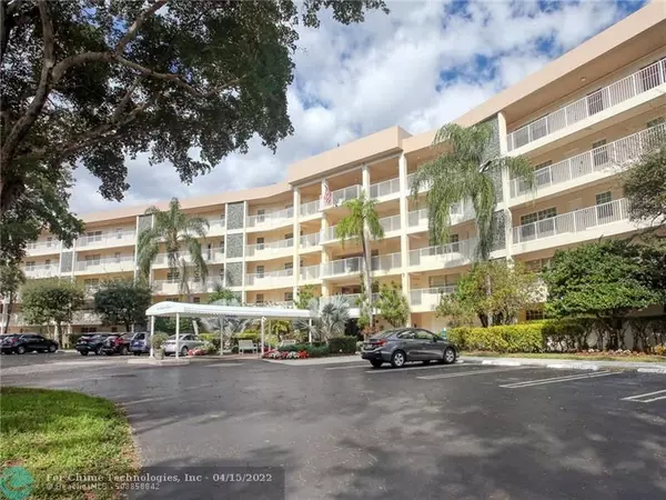 Pompano Beach, FL 33069,3505 Oaks Way  #104