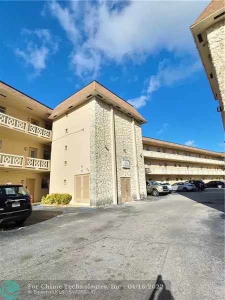 Lauderdale Lakes, FL 33313,5061 W Oakland Park Blvd  #106