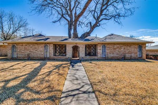 1530 Crescent Drive, Sherman, TX 75092