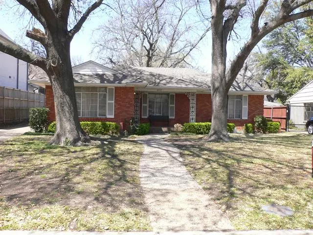 Dallas, TX 75214,6959 Santa Maria Lane