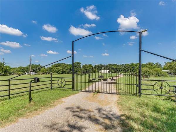 10713 County Road 525, Mansfield, TX 76063