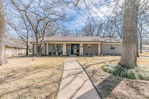 3412 Woodford Drive, Arlington, TX 76013