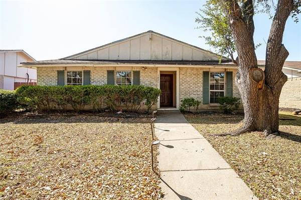 1824 Chamberlain Drive, Carrollton, TX 75007