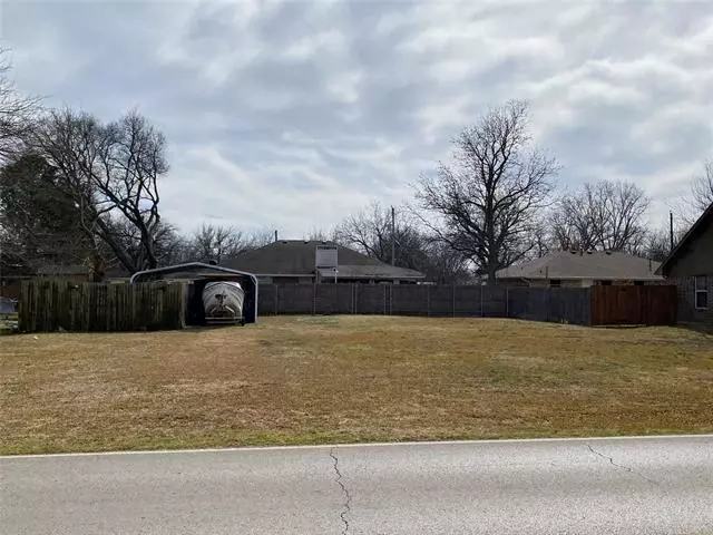 523 E Liberty Street, Pilot Point, TX 76258