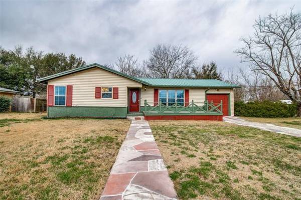 447 Lybrand Street, Wills Point, TX 75169