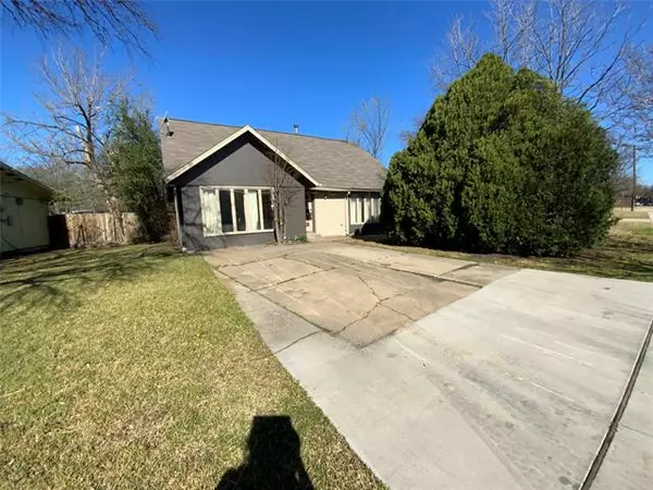 2405 Briarwood Lane, Carrollton, TX 75006