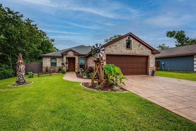 104 W Atchley Avenue, Alvarado, TX 76009