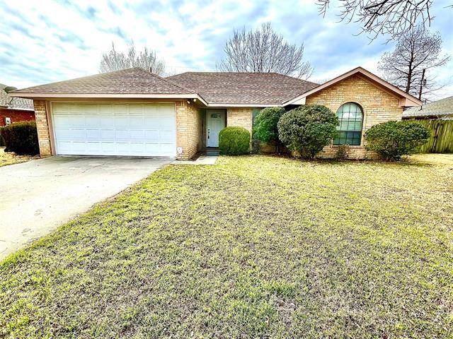 1303 S Howeth Street, Gainesville, TX 76240