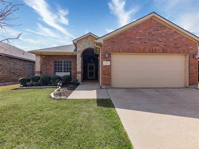 717 Middleglen Court, Fort Worth, TX 76052