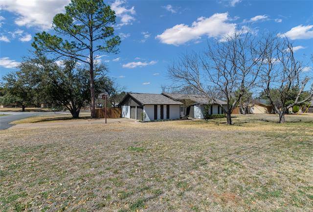 3922 Laramie Drive, De Cordova, TX 76049