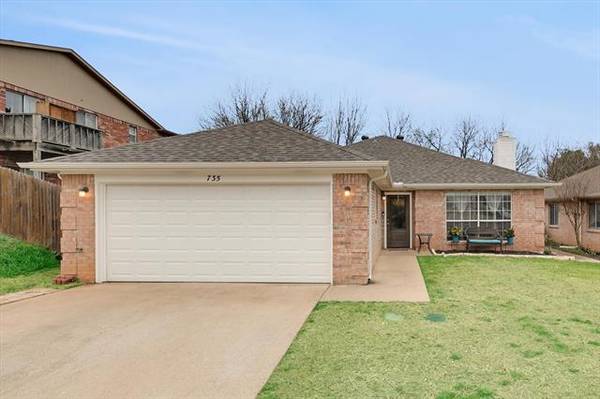 735 Cain Street, Lake Dallas, TX 75065