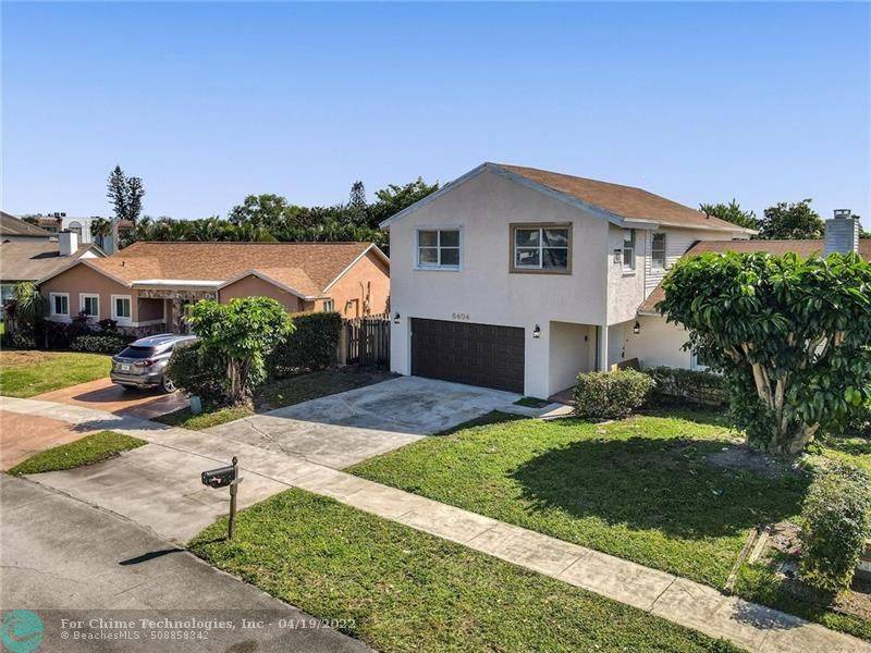 8404 SW 20th St,  North Lauderdale,  FL 33068