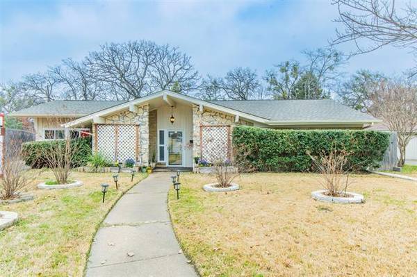 1101 Woodleigh Drive, Irving, TX 75061