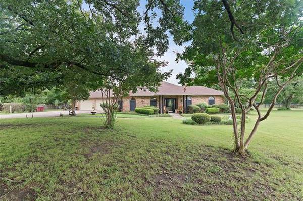 423 W Main Street, Pecan Gap, TX 75469