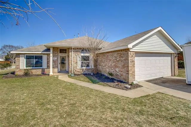 2210 Westview Trail, Denton, TX 76207