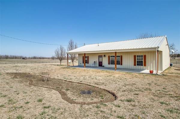 940 County Road 1241, Savoy, TX 75479