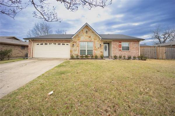 2910 E Pepperidge Drive, Lancaster, TX 75134