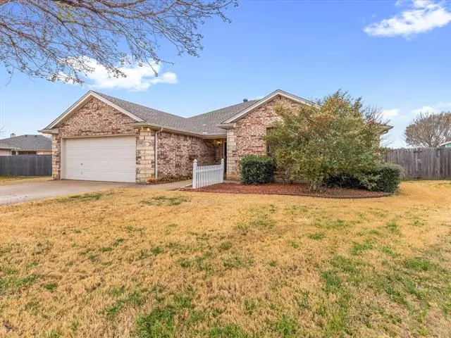 820 Wandering Court, Granbury, TX 76049