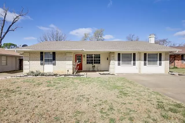 814 Ravenwood Drive, Arlington, TX 76013